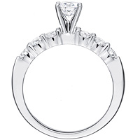 Althea round-cut diamond ri...